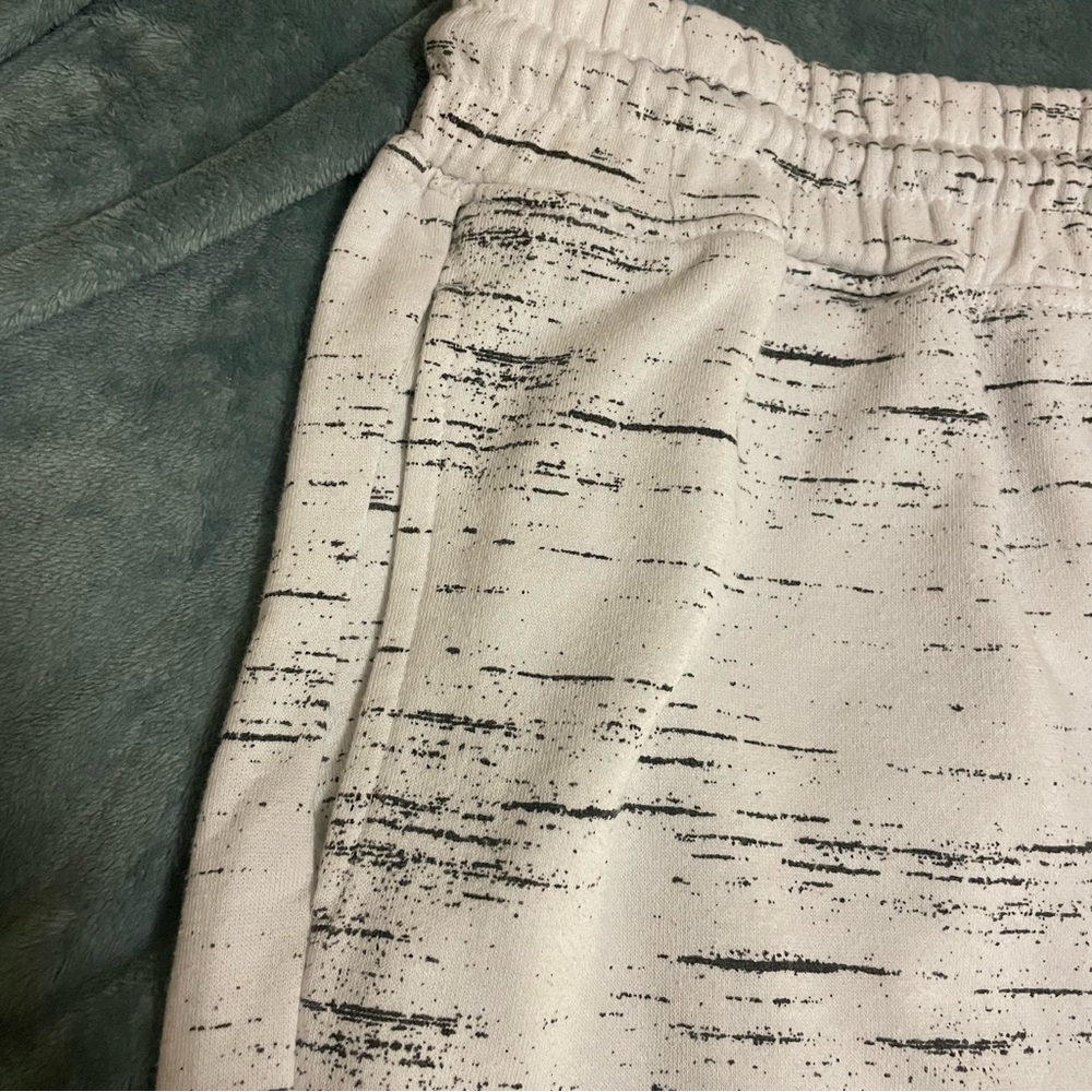 Men's White and Black Casual Shorts - Picture 4 of 6